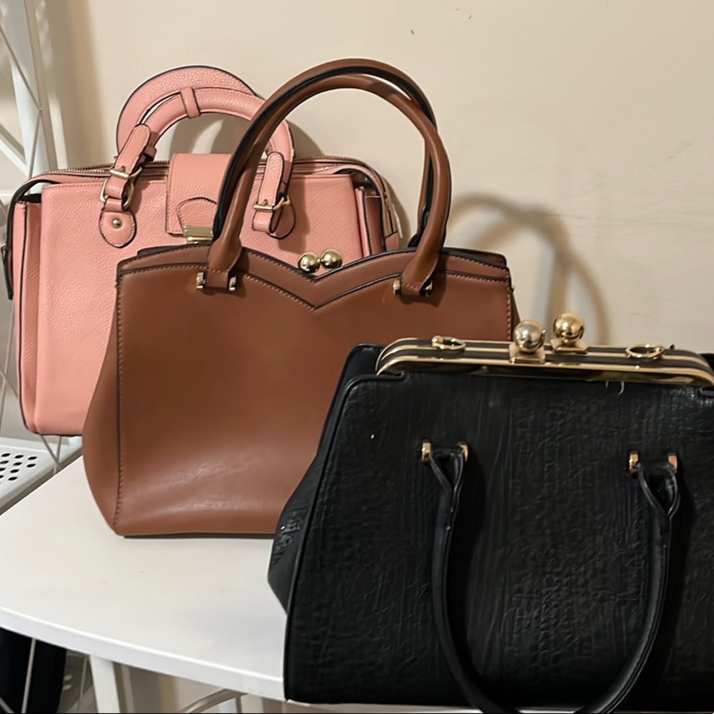 Bundle of handbags!